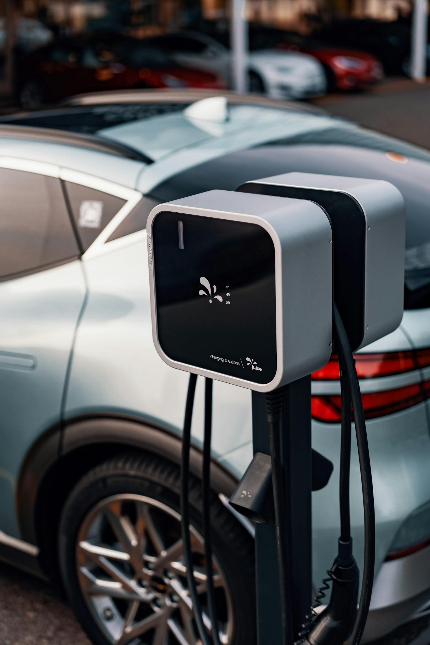 Electric vehicle and freestanding charging installation